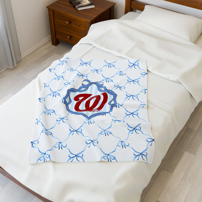 (W) West Colts - Cozy Velveteen Plush Blanket for Home Decor, Ideal Gift for Holidays, Soft Throw Blanket, Warm Family Gatherings, Beautiful Bow Design