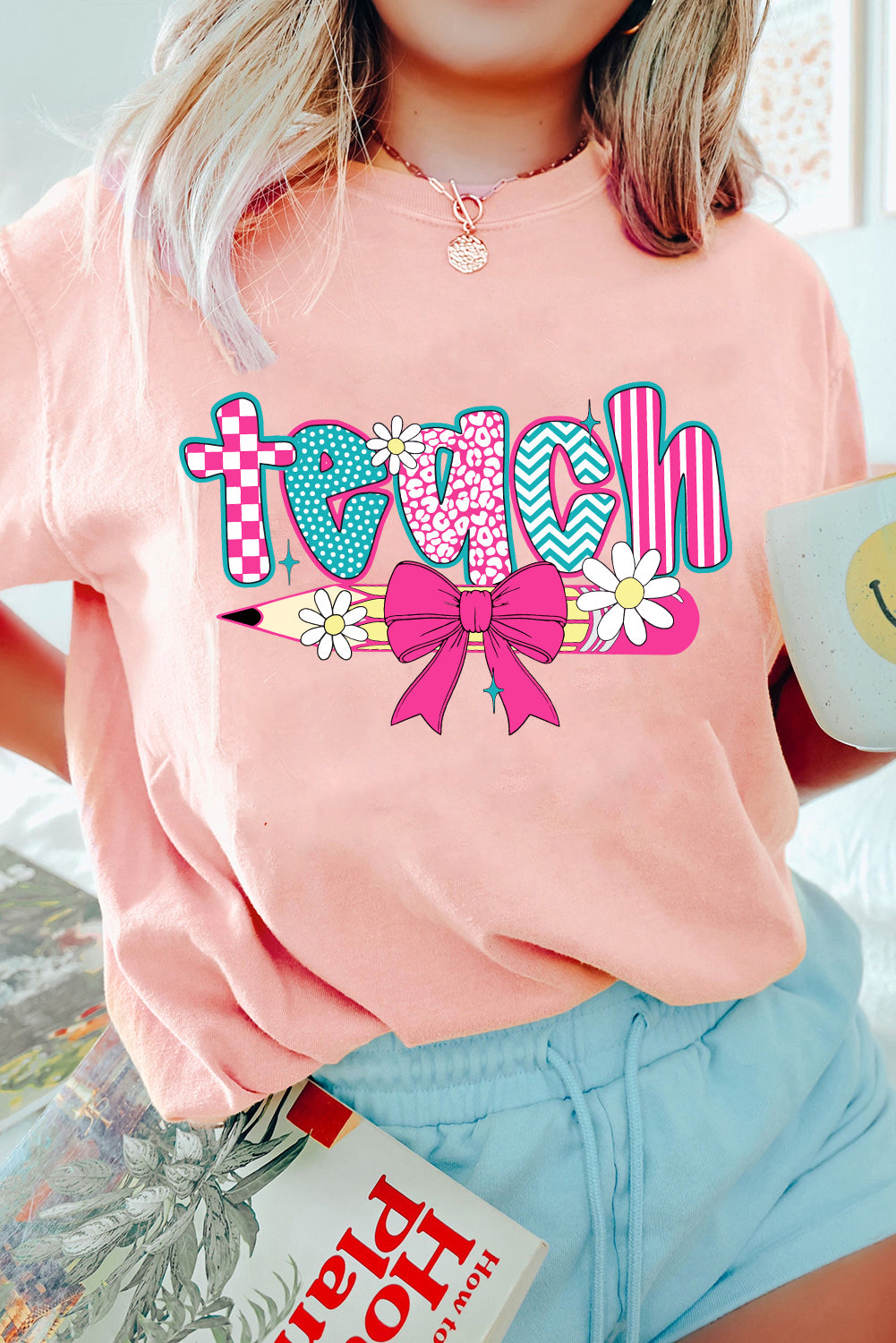 Pink Retro Checkered teach and Bow Pencil Heat Transfer Printing Graphic T Shirt